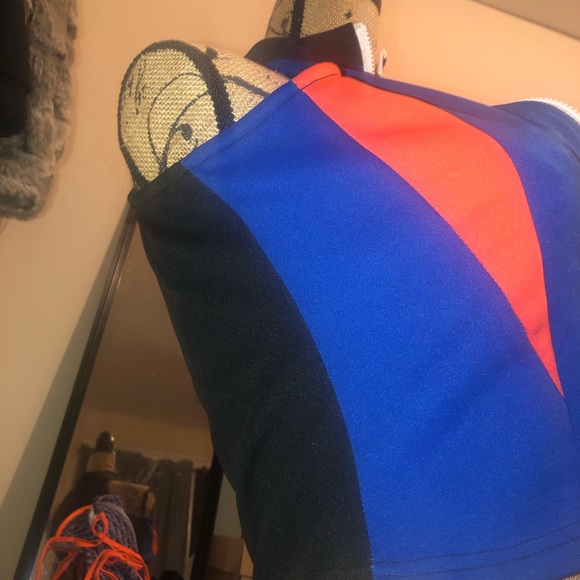 Fashion nova zip up sleeveless croptop💕 - Picture 5 of 8